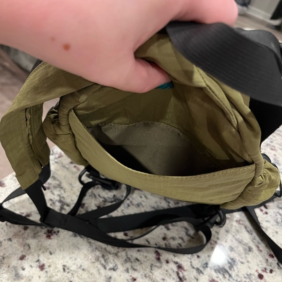 lululemon backpack with detachable belt bag - Picture 11 of 16